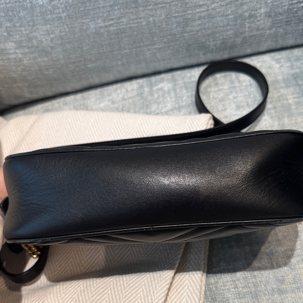 Gucci Black Chevron Crossbody Bag with Gold Logo - Picture 5 of 9